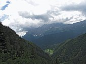 65 La valle del Gleno verso Bueggio e la Presolana